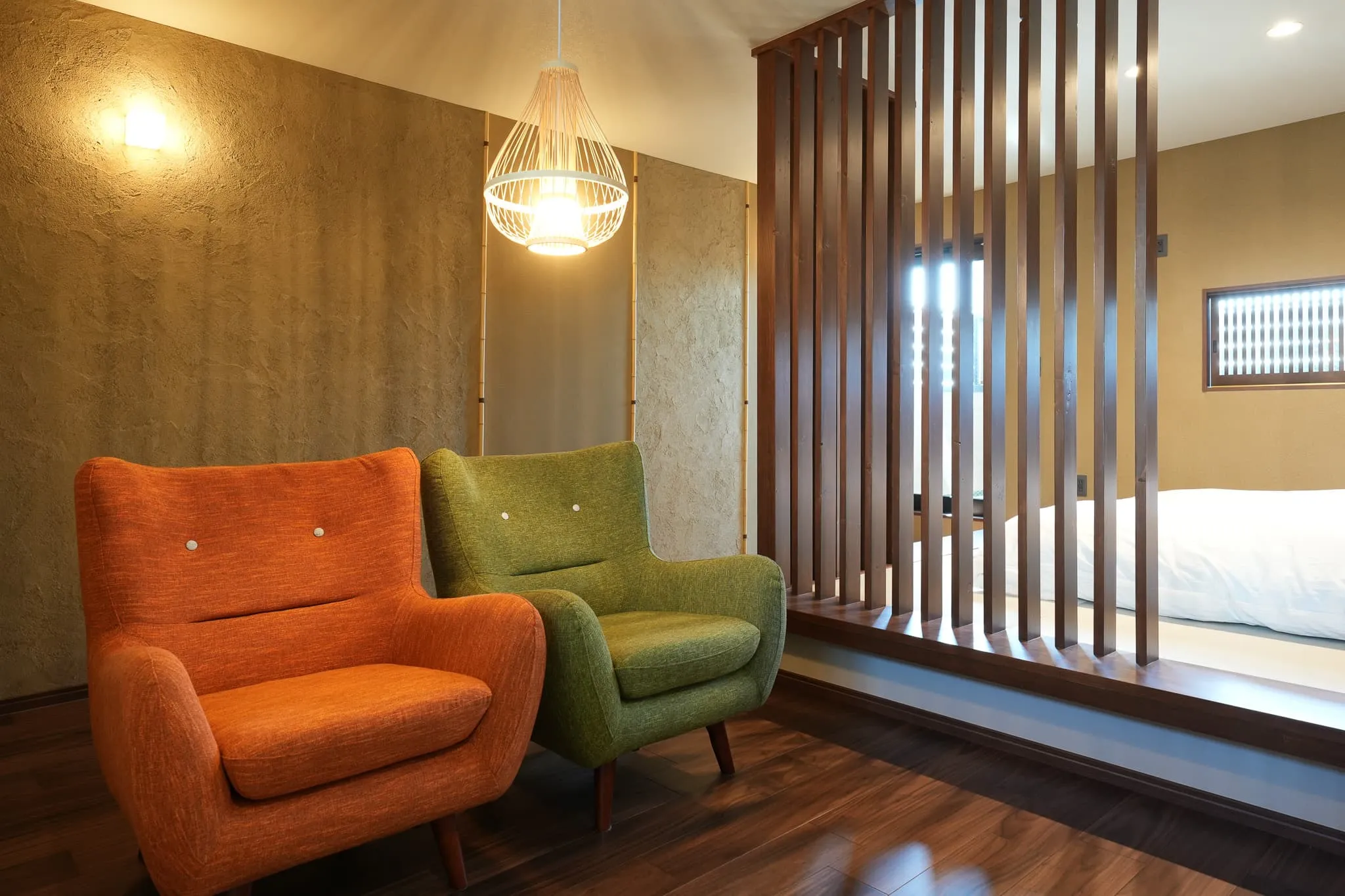 S様邸3階の土壁が美しいセカンドリビング